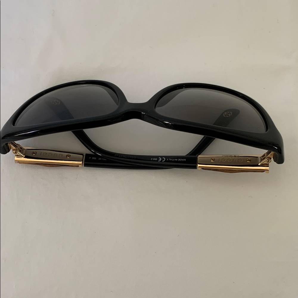 Gucci Black Frame Sunglasses - Picture 7 of 15